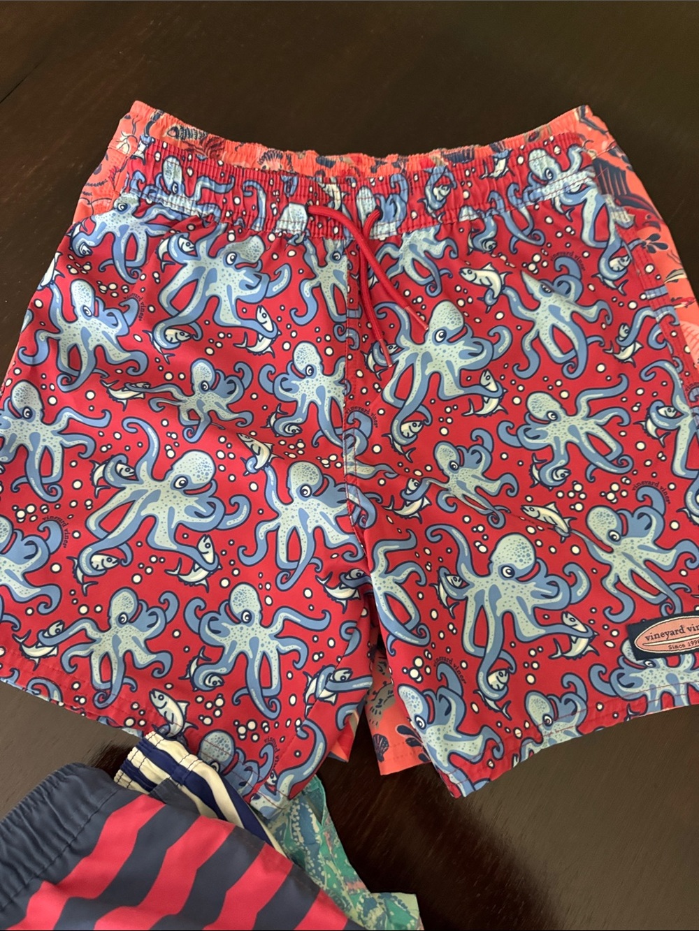 Size pairs of size medium boys vineyard vines swim trunks - Picture 11 of 14
